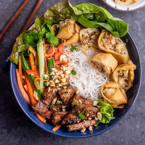 Bún thịt nướng & chả giò (Sưu tầm)